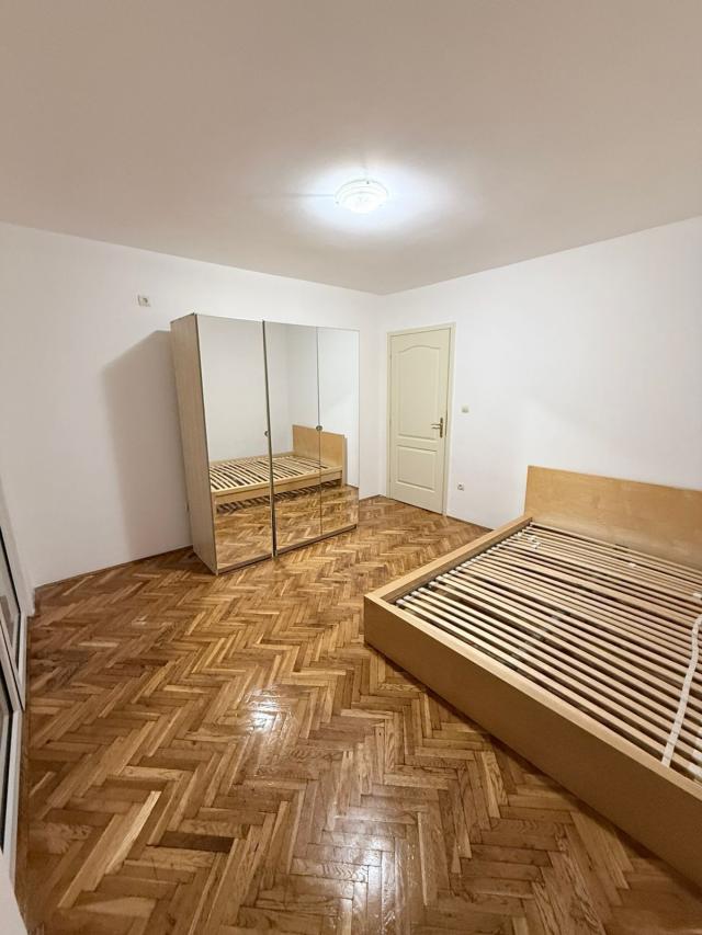 Dvosoban namesten stan od 80m² na atraktivnoj lokaciji u Bečićima