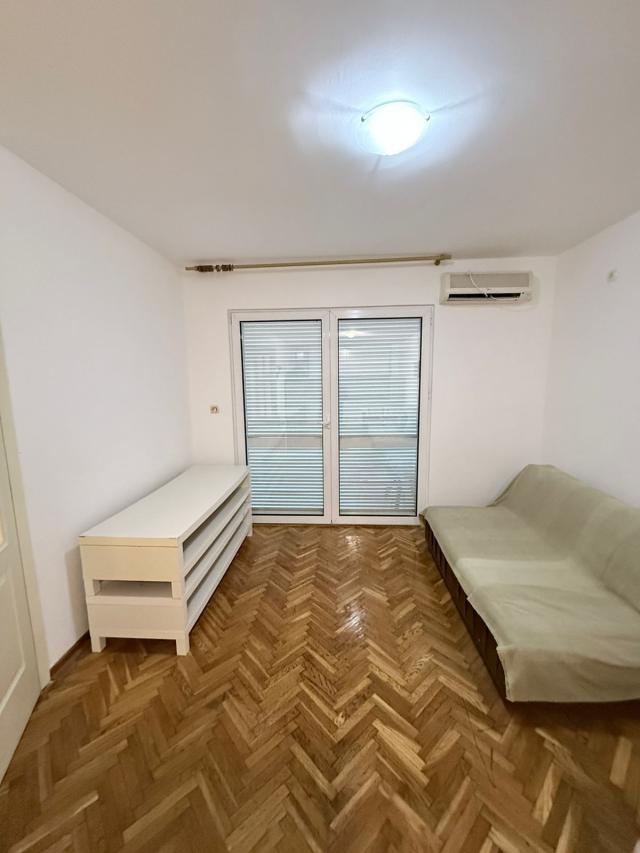 Dvosoban namesten stan od 80m² na atraktivnoj lokaciji u Bečićima