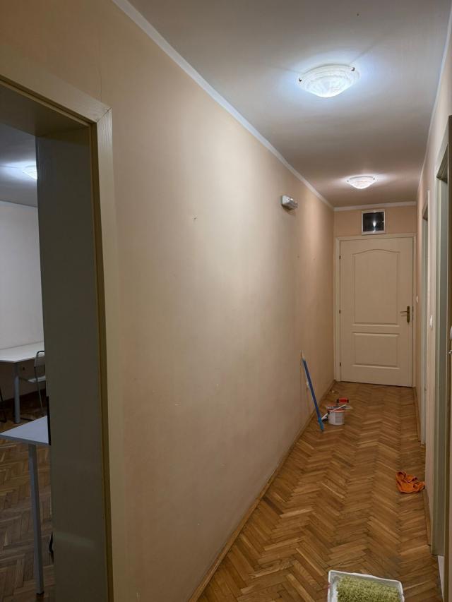 Dvosoban namesten stan od 80m² na atraktivnoj lokaciji u Bečićima