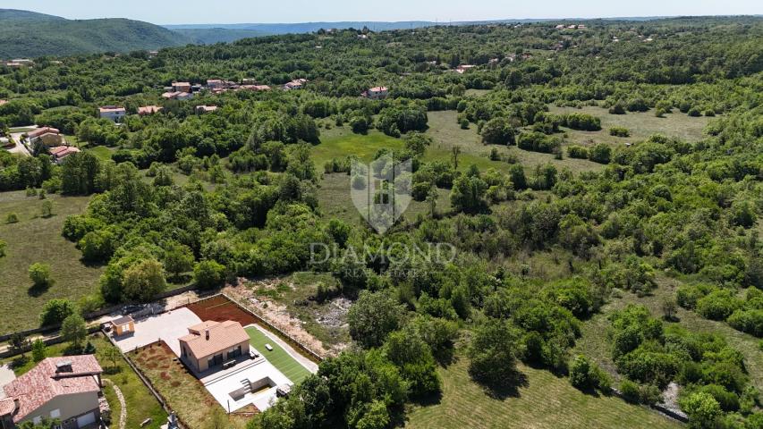 Labin, okolica, građevinsko zemljište na rubu naselja
