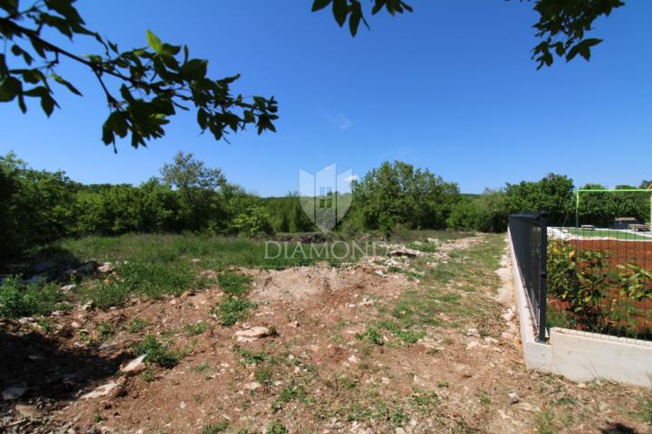 Labin, okolica, građevinsko zemljište na rubu naselja