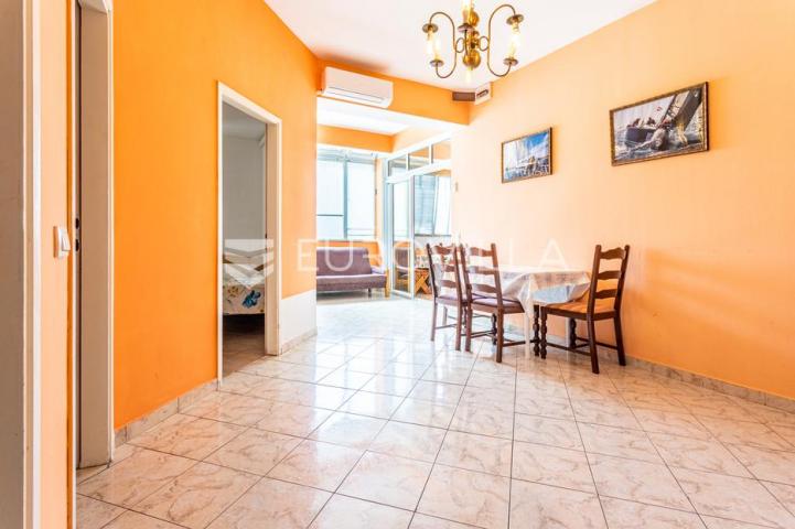 Vodice, apartmanska kuća u blizini mora