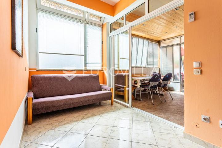 Vodice, apartmanska kuća u blizini mora