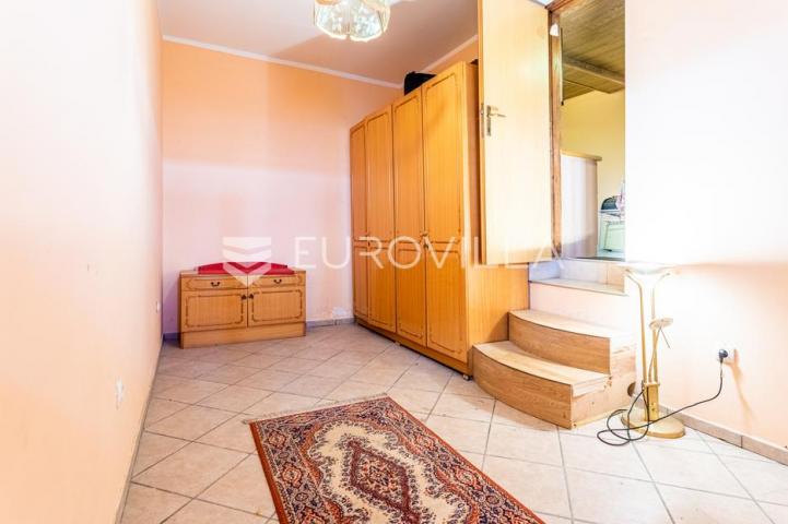Vodice, apartmanska kuća u blizini mora