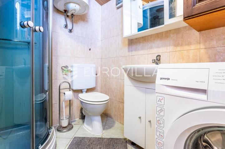 Vodice, apartmanska kuća u blizini mora