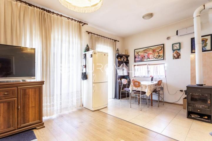 Vodice, apartmanska kuća u blizini mora