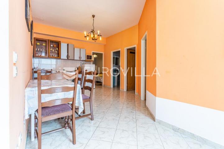 Vodice, apartmanska kuća u blizini mora