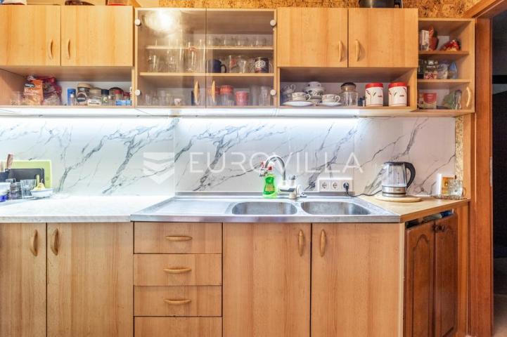 Vodice, apartmanska kuća u blizini mora