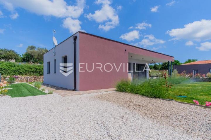 Istra, Kringa, prekrasna prizemnica s bazenom