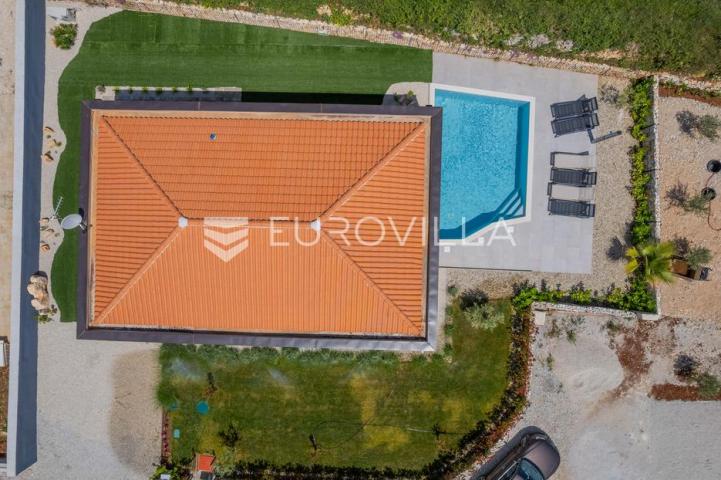 Istra, Kringa, prekrasna prizemnica s bazenom