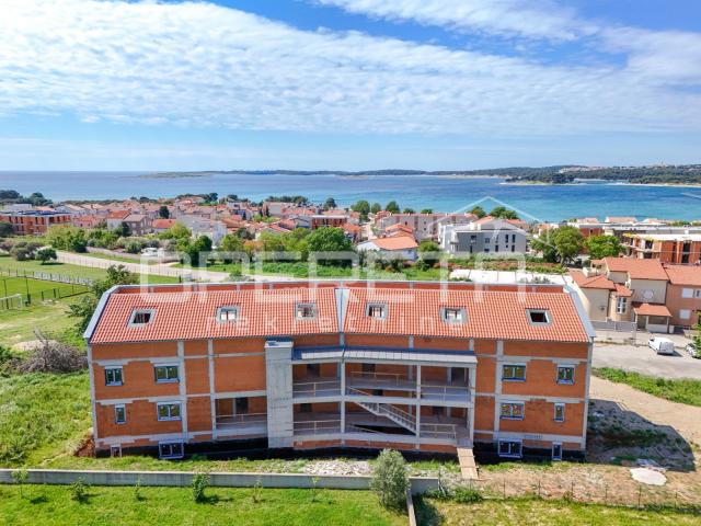 Stan s pogledom na more i galerijom – Medulin (300m od plaže, 84,19 m2)