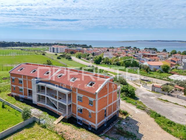 Stan s pogledom na more i galerijom – Medulin (300m od plaže, 82,94 m2)