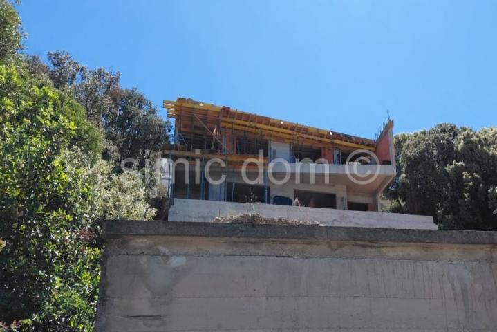 Dvoetažan stan u novogradnji, Korčula