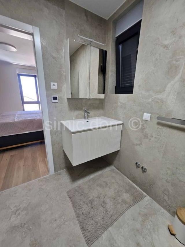 Trosoban penthouse stan s pogledom, prodaja, Tisno