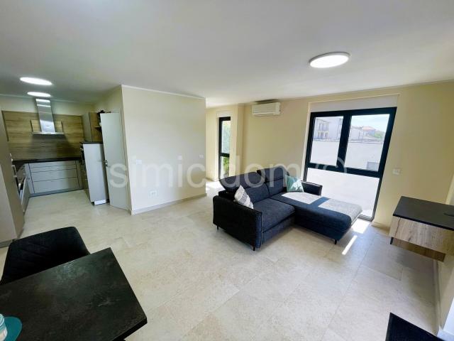 Trosoban penthouse stan s pogledom, prodaja, Tisno