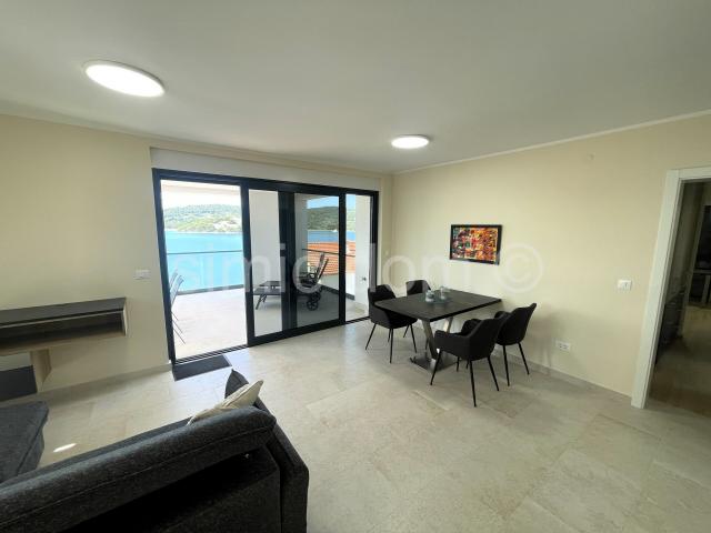 Trosoban penthouse stan s pogledom, prodaja, Tisno