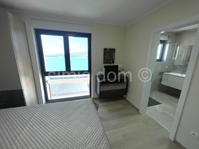 Trosoban penthouse stan s pogledom, prodaja, Tisno