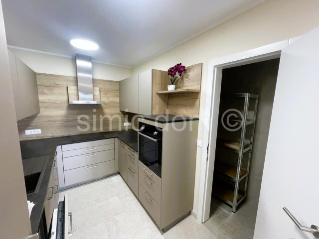 Trosoban penthouse stan s pogledom, prodaja, Tisno