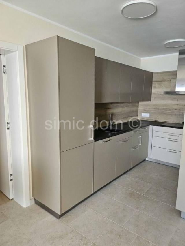 Trosoban penthouse stan s pogledom, prodaja, Tisno