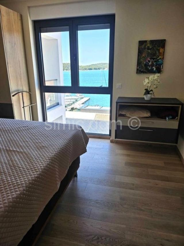 Trosoban penthouse stan s pogledom, prodaja, Tisno