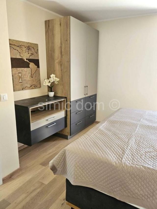 Trosoban penthouse stan s pogledom, prodaja, Tisno