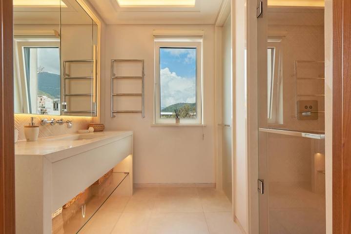 Luksuzan dvosoban stan 152m2– Elena, Porto Montenegro, Tivat