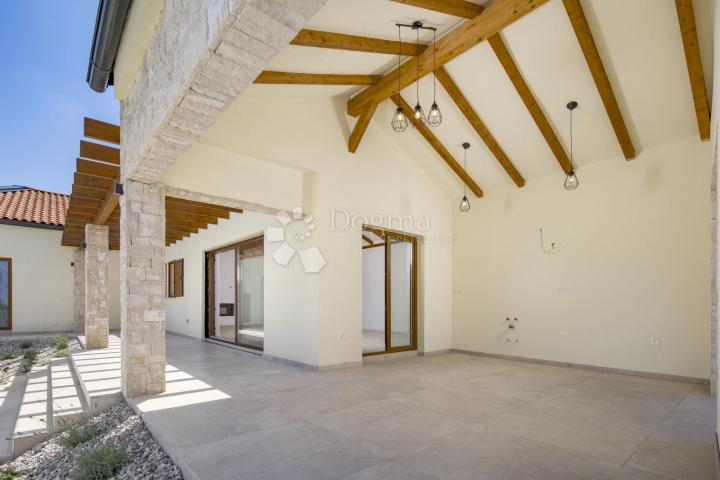 BEAUTIFUL FAMILY HOUSE WITH POOL IN CENTRAL ISTRIA