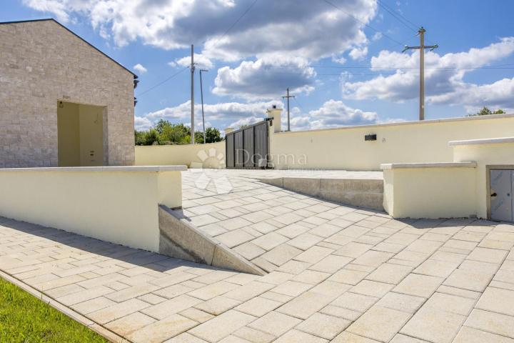 BEAUTIFUL FAMILY HOUSE WITH POOL IN CENTRAL ISTRIA