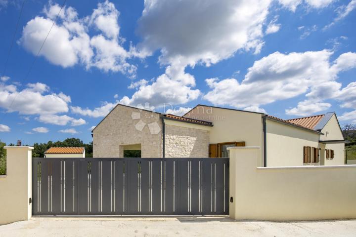 BEAUTIFUL FAMILY HOUSE WITH POOL IN CENTRAL ISTRIA