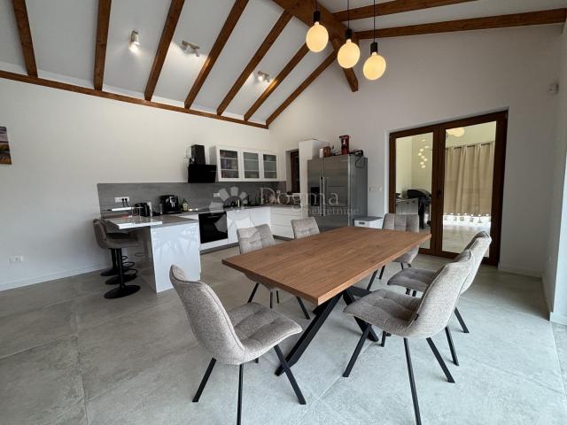 BEAUTIFUL FAMILY HOUSE WITH POOL IN CENTRAL ISTRIA