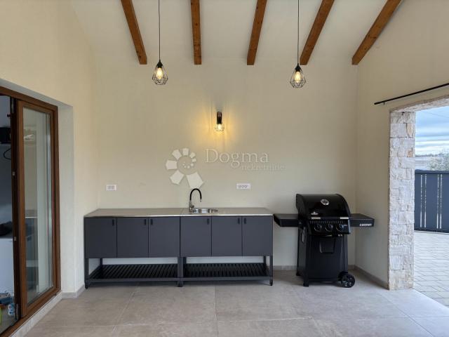 BEAUTIFUL FAMILY HOUSE WITH POOL IN CENTRAL ISTRIA