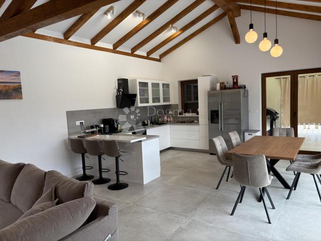 BEAUTIFUL FAMILY HOUSE WITH POOL IN CENTRAL ISTRIA