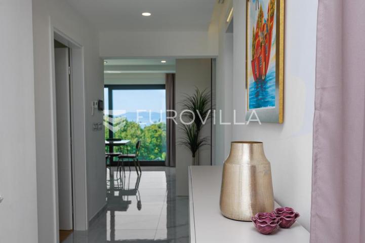 Rijeka, Kostrena, Paveki villa s 2 stana, pomoćnim objektom i bazenom 279 m²