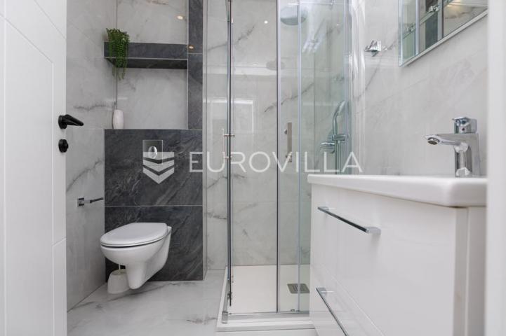 Rijeka, Kostrena, Paveki villa s 2 stana, pomoćnim objektom i bazenom 279 m²