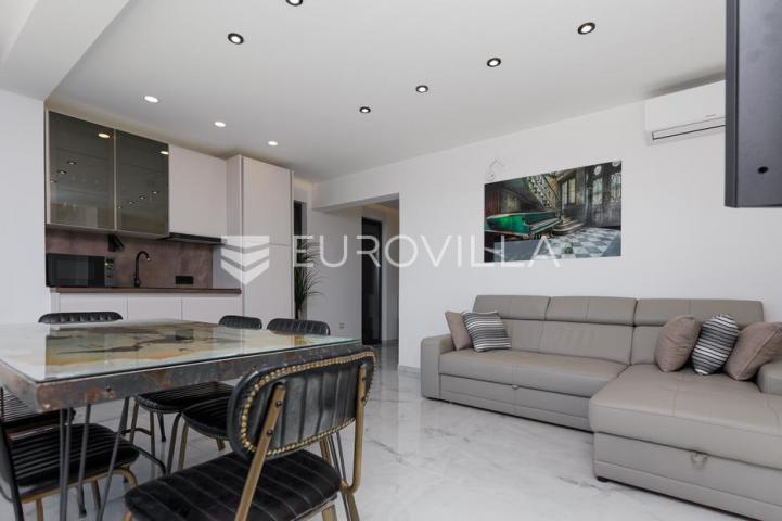 Rijeka, Kostrena, Paveki villa s 2 stana, pomoćnim objektom i bazenom 279 m²