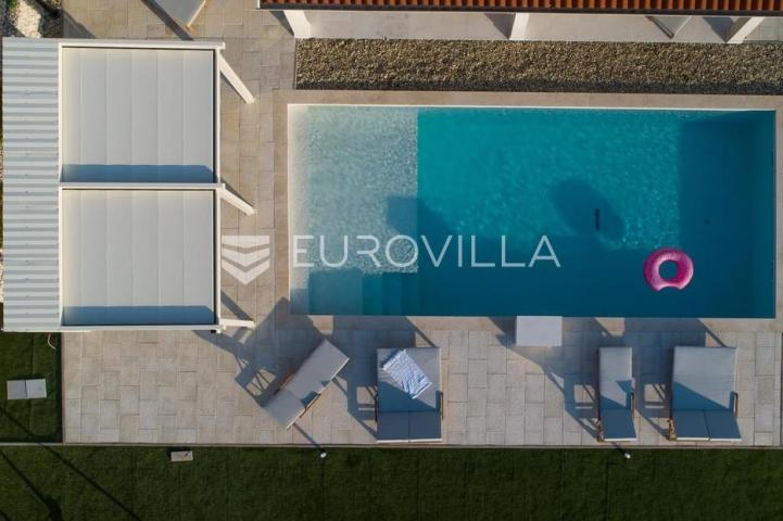 Barban, jedinstvena samostojeća pasivna kuća 320 M2 na velikoj okućnici