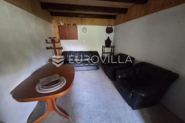 Ogulin, kuća 180 m², centar grada, renovirano