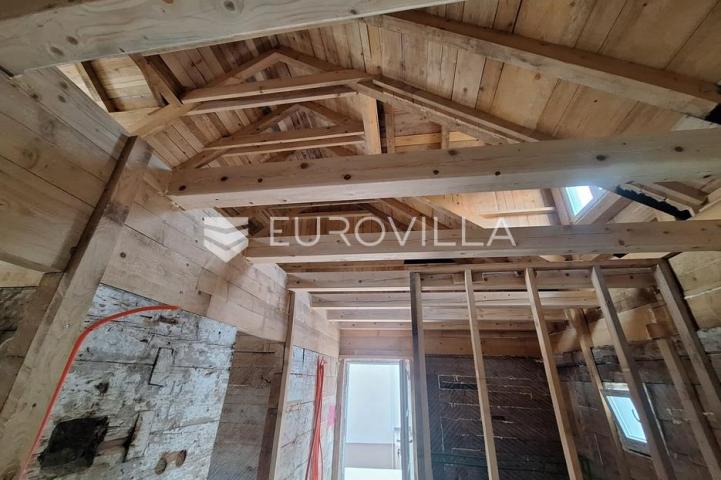 Ogulin, kuća 180 m², centar grada, renovirano
