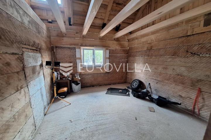 Ogulin, kuća 180 m², centar grada, renovirano