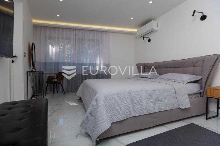 Rijeka, Kostrena, Paveki villa s 2 stana, pomoćnim objektom i bazenom, 279 m²