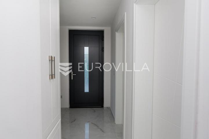 Rijeka, Kostrena, Paveki villa s 2 stana, pomoćnim objektom i bazenom, 279 m²