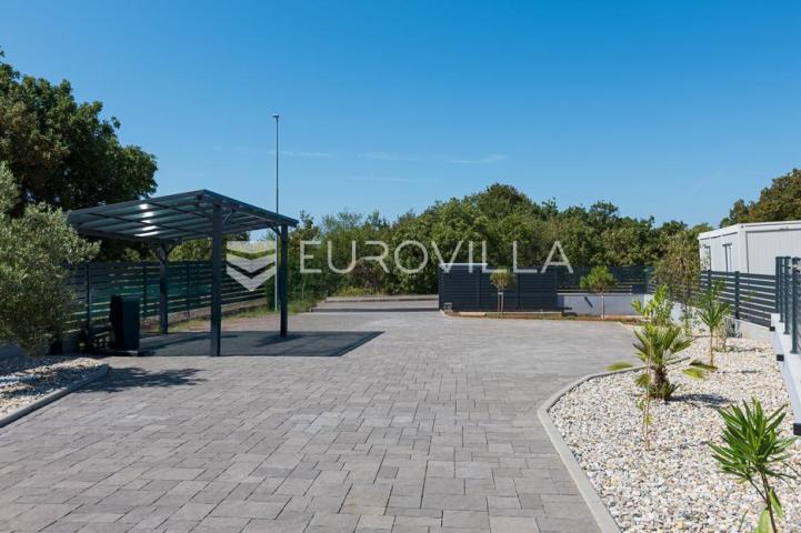 Rijeka, Kostrena, Paveki villa s 2 stana, pomoćnim objektom i bazenom, 279 m²