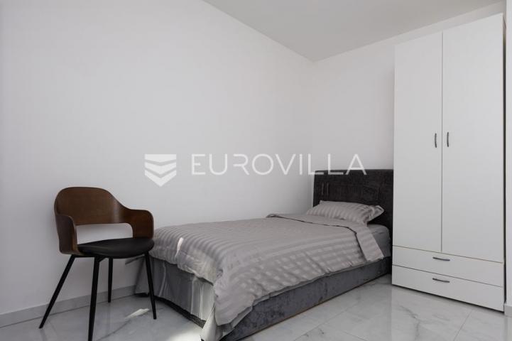 Rijeka, Kostrena, Paveki villa s 2 stana, pomoćnim objektom i bazenom, 279 m²