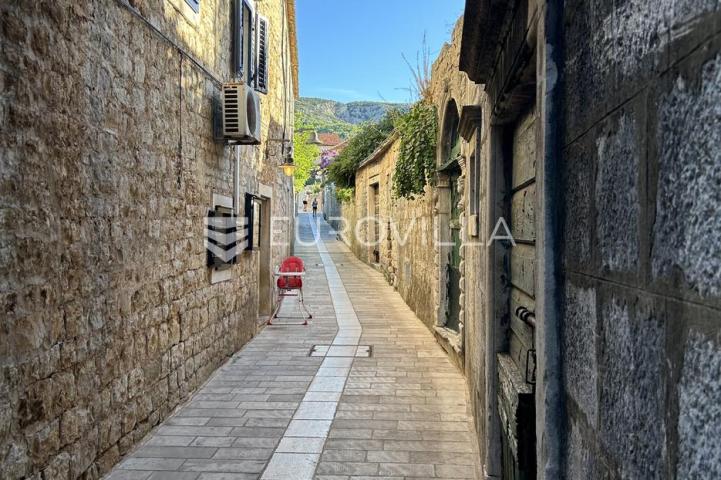 Hvar, Jelsa, dvosobni apartman u prizemlju