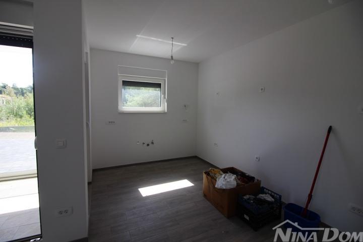 Novogradnja, južna strana, 1 kat