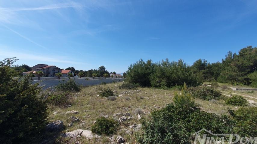 Zemljište 800 m2 potrebna izrada UPU plana