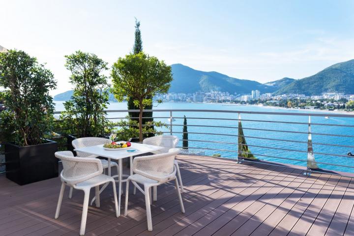 BUDVA, DUKLEY GARDENS-Trosoban penthouse od 255m² sa terasom od 202m² i direktnim pogledom na more (