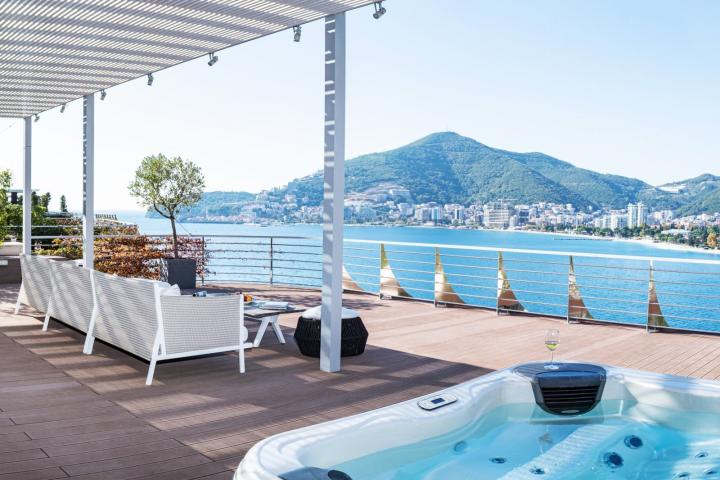 BUDVA, DUKLEY GARDENS-Trosoban penthouse od 255m² sa terasom od 202m² i direktnim pogledom na more (