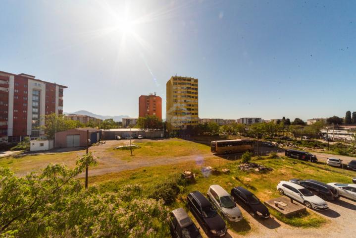 Dvosoban stan 79m2, Pobrežje - Podgorica
