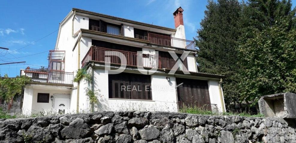 OPATIJA, MATULJI - Kuća s 4 stana i puno potencijala okružena obiteljskim kućama i zelenilom